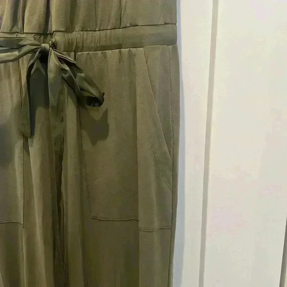 Heartloom army green jumpsuit size medium. In perfect condition! - Picture 7 of 13